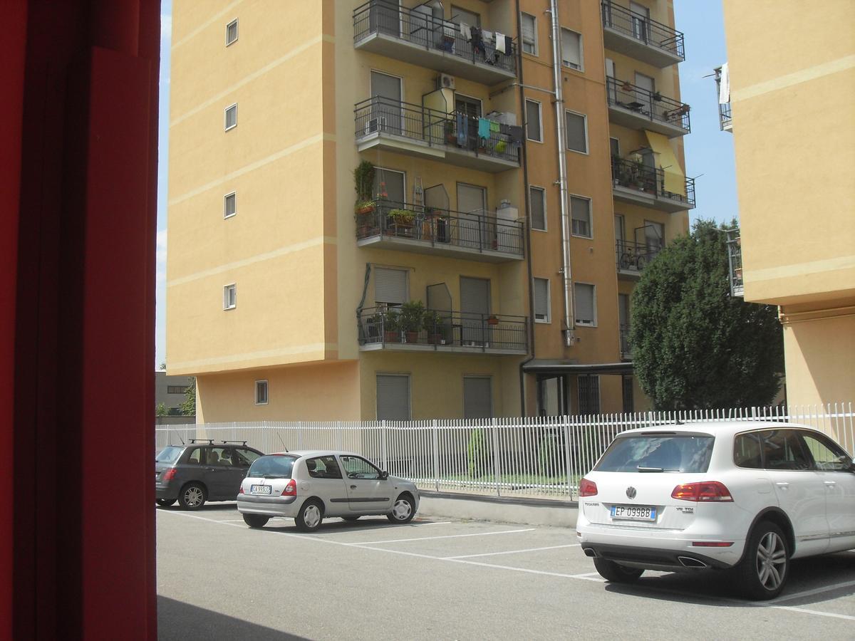 Sempione 72 Panzió Pogliano Milanese Kültér fotó